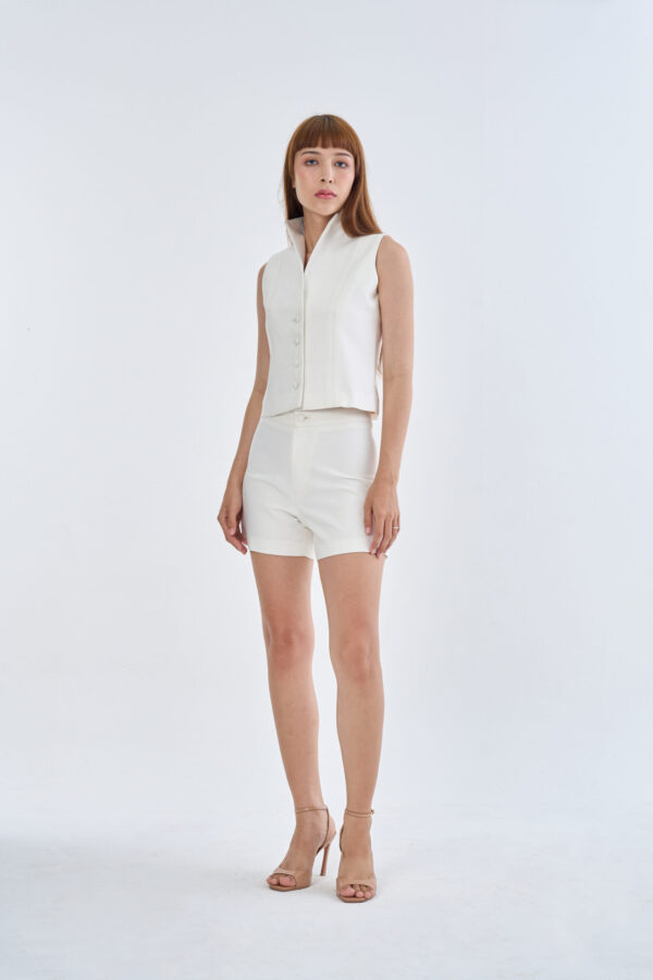 White Wing Collar Sleeveless Tops with Short Pants