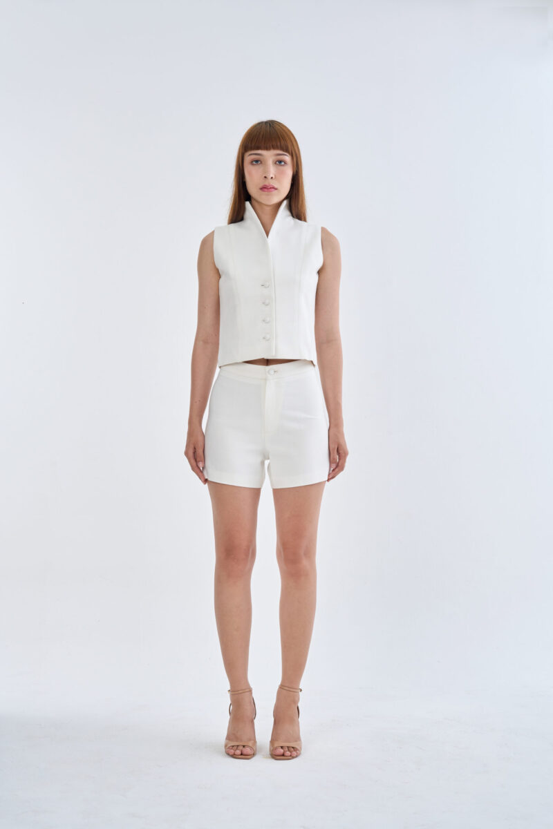 White Wing Collar Sleeveless Tops with Short Pants