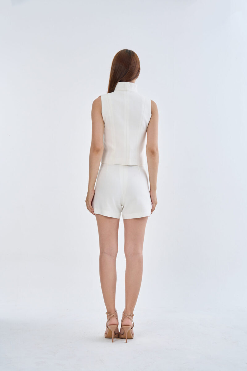 White Wing Collar Sleeveless Tops with Short Pants