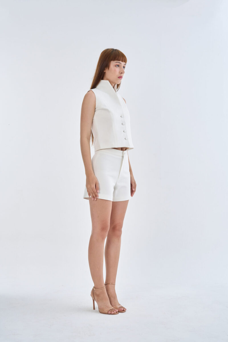 White Wing Collar Sleeveless Tops with Short Pants