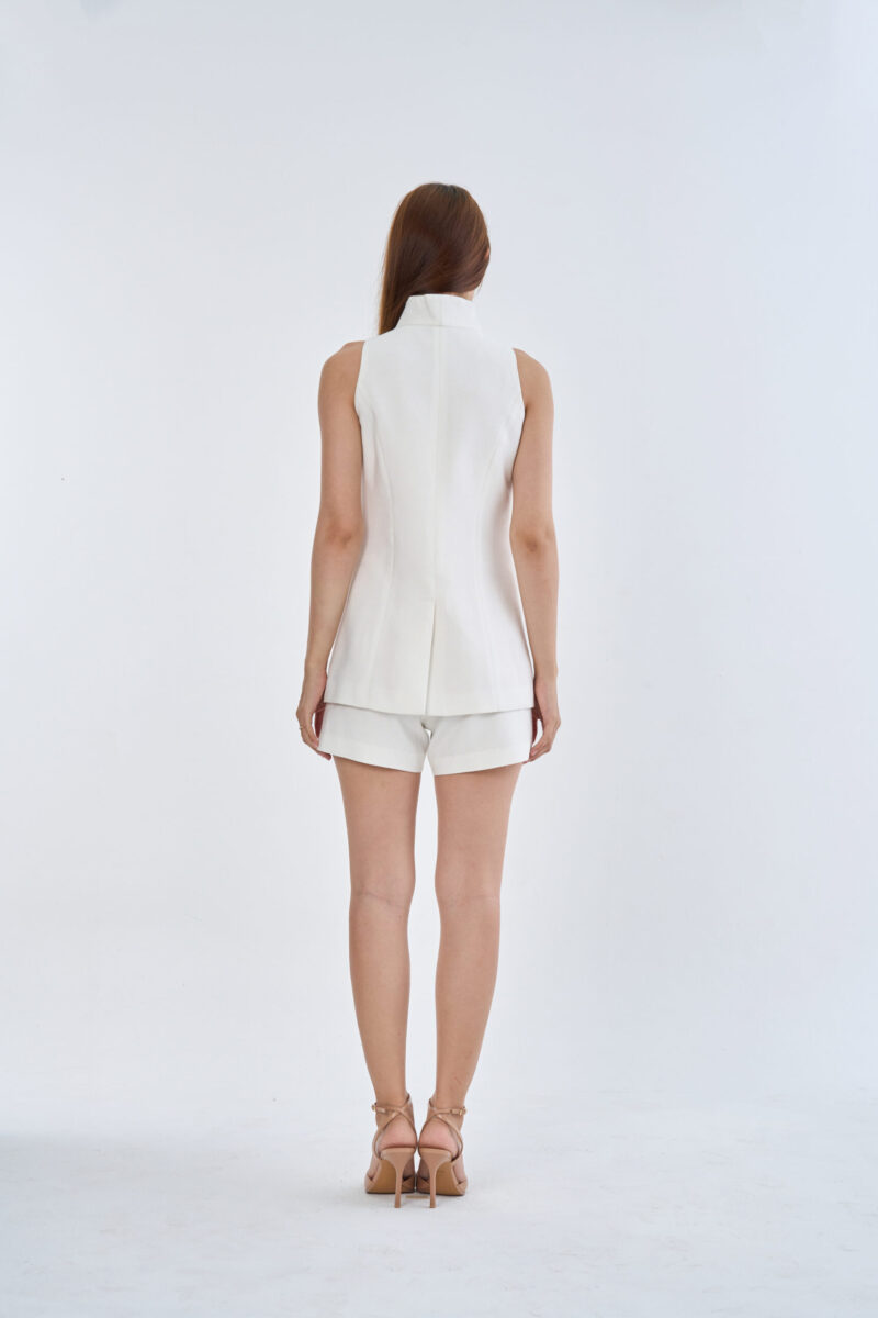 White Long Wing Collar Sleeveless Tops with Short Pants